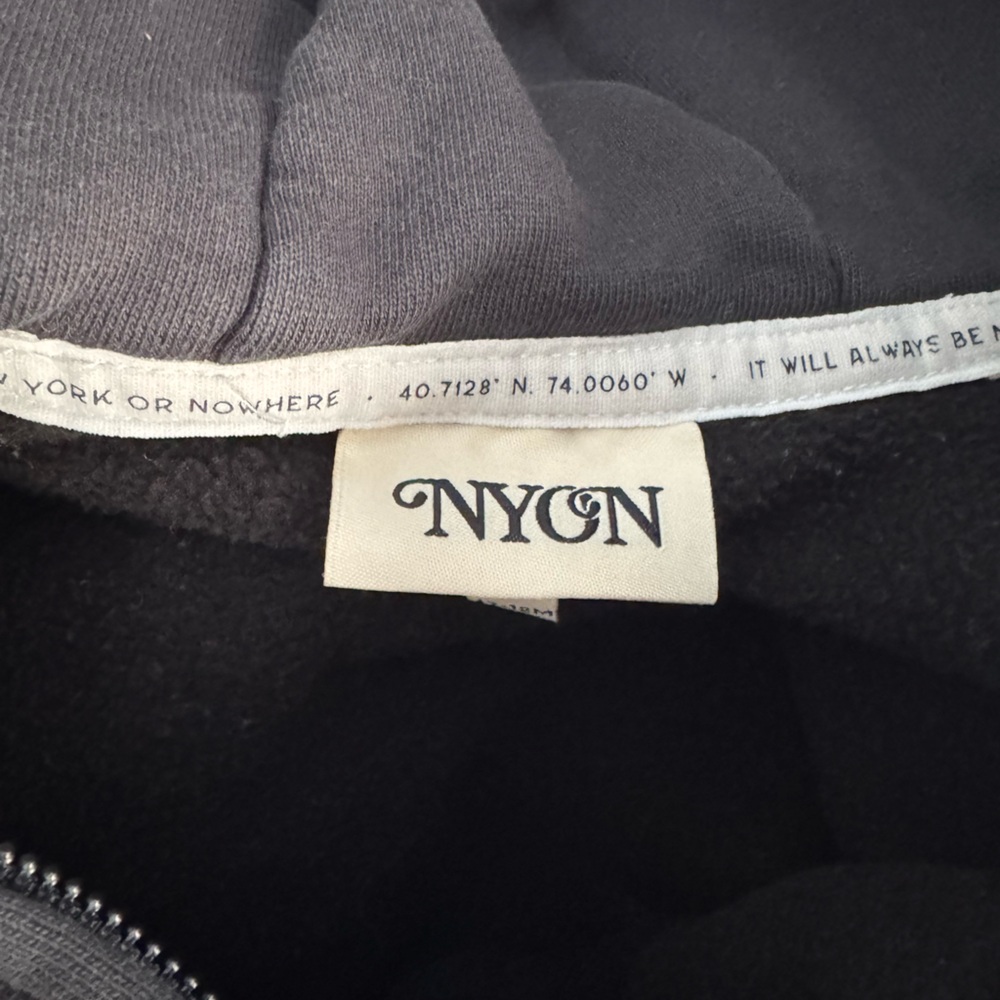 New York or Nowhere - Cozy Black Zip-Up Hoodie for Kids - Picture 6 of 8